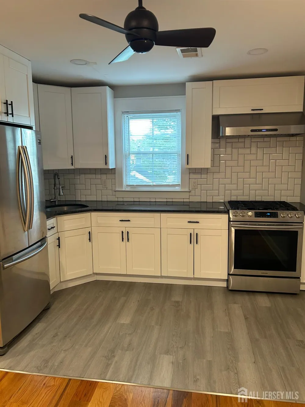 415 E 3RD AVENUE Roselle, NJ 07203