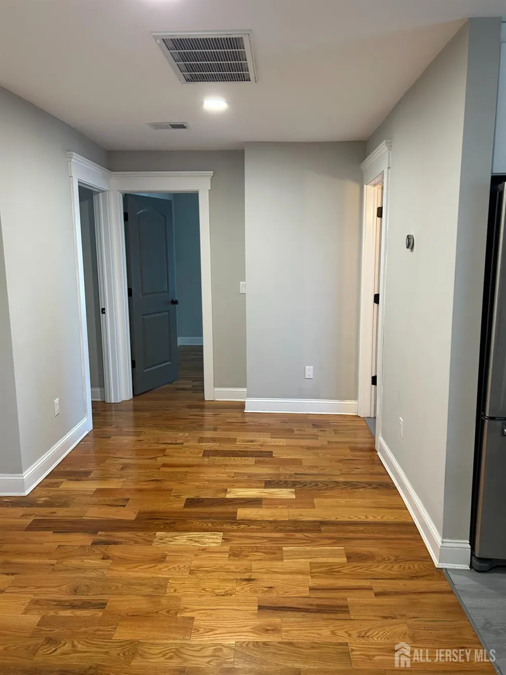 415 E 3RD AVENUE Roselle, NJ 07203