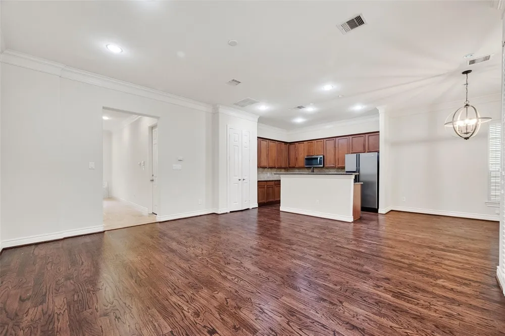 5972 Kansas Street Houston, TX 77007