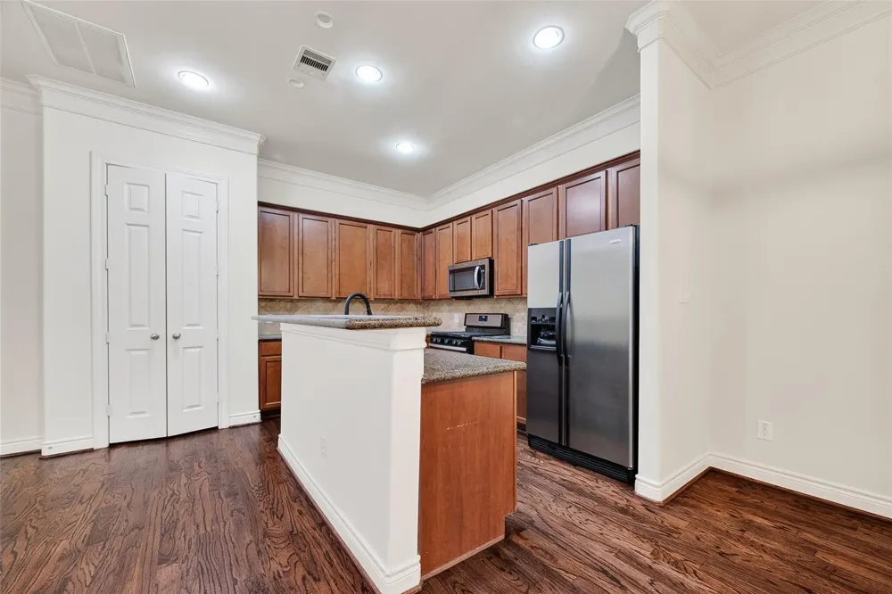 5972 Kansas Street Houston, TX 77007
