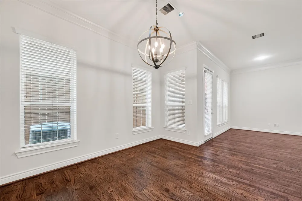 5972 Kansas Street Houston, TX 77007