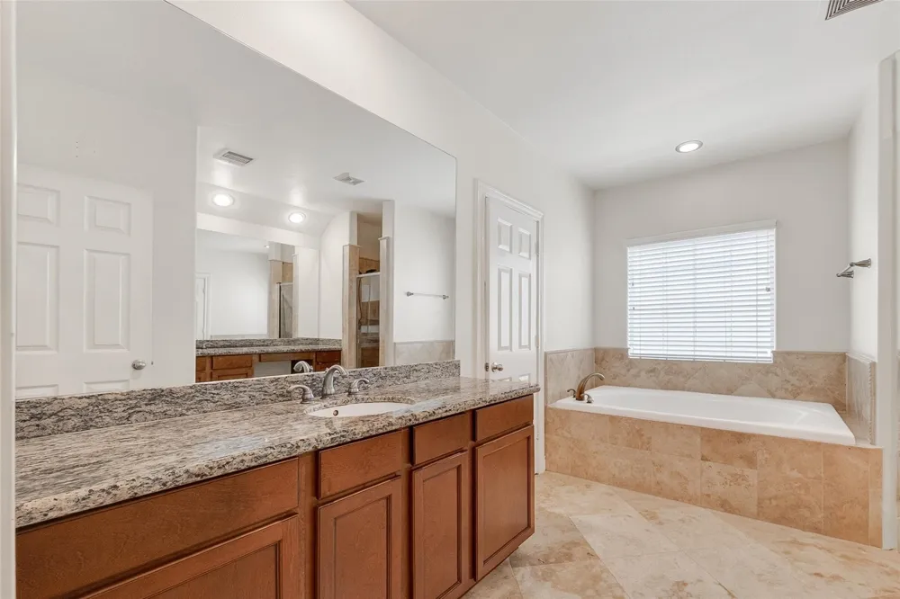 5972 Kansas Street Houston, TX 77007