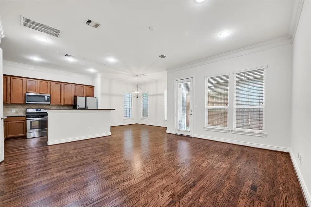 5972 Kansas Street Houston, TX 77007