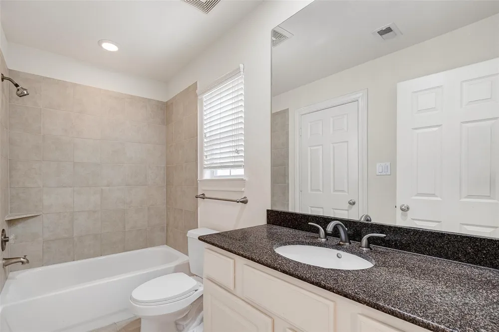 5972 Kansas Street Houston, TX 77007