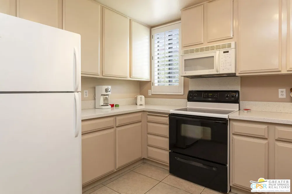 1125 S La Verne Way Palm Springs, CA 92264