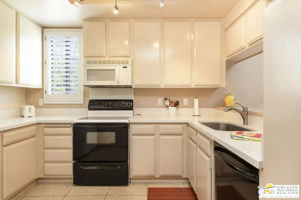 1125 S La Verne Way Palm Springs, CA 92264
