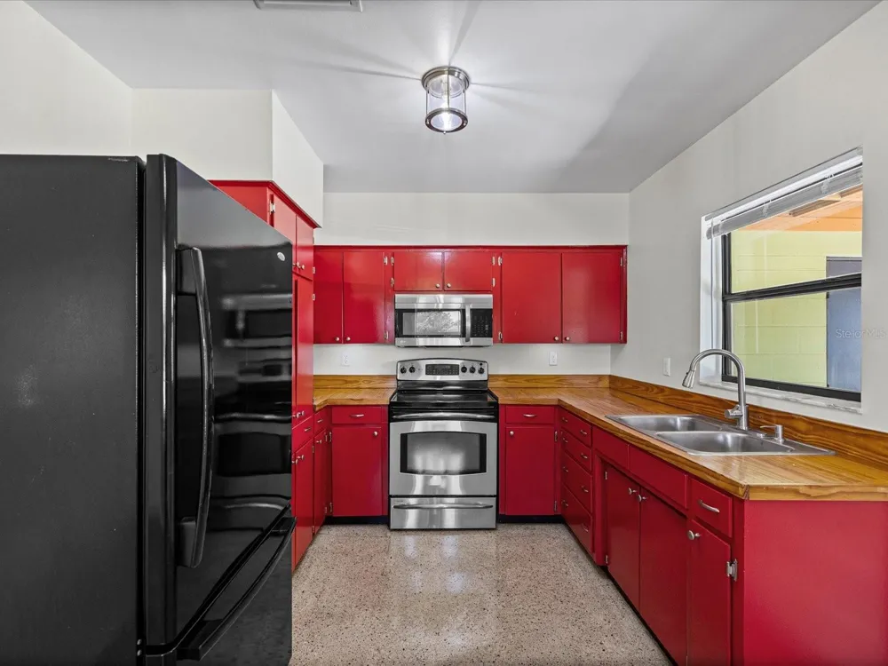 7002 THRASHER DRIVE Tampa, FL 33610