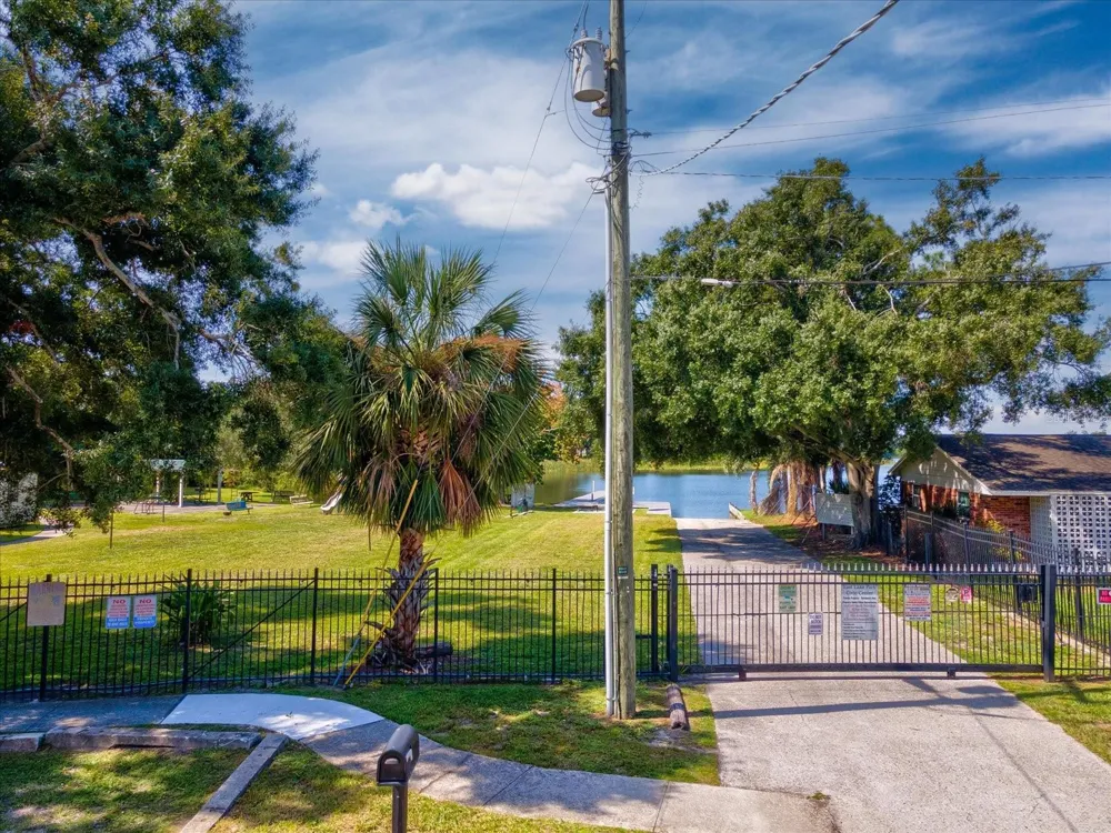 7002 THRASHER DRIVE Tampa, FL 33610