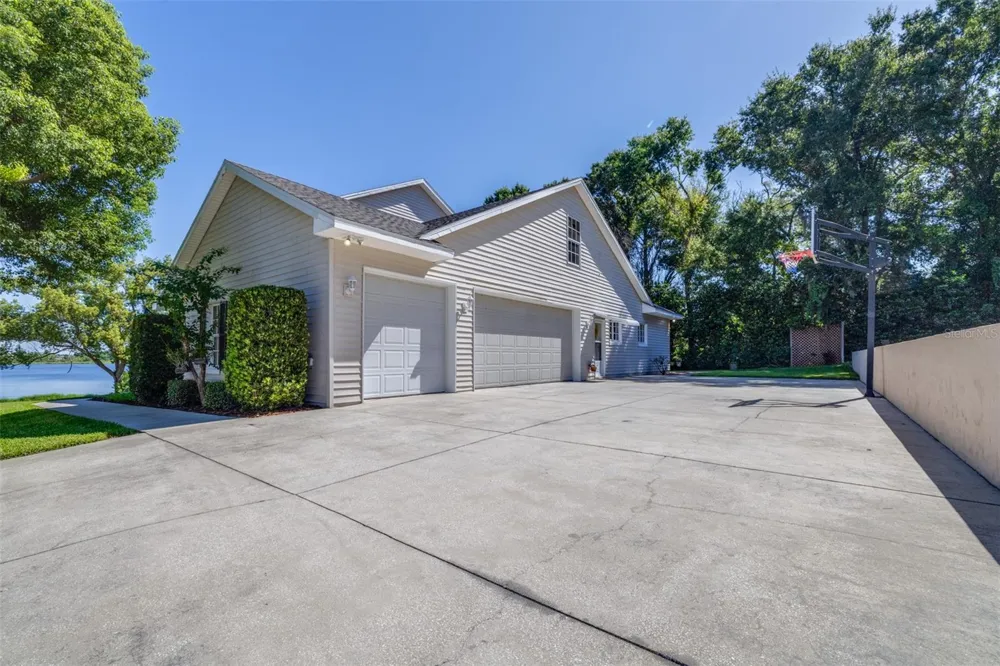 1016 S LAKE MARIAM DRIVE Winter Haven, FL 33884