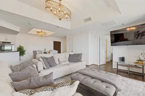 5909 Luther Lane #907