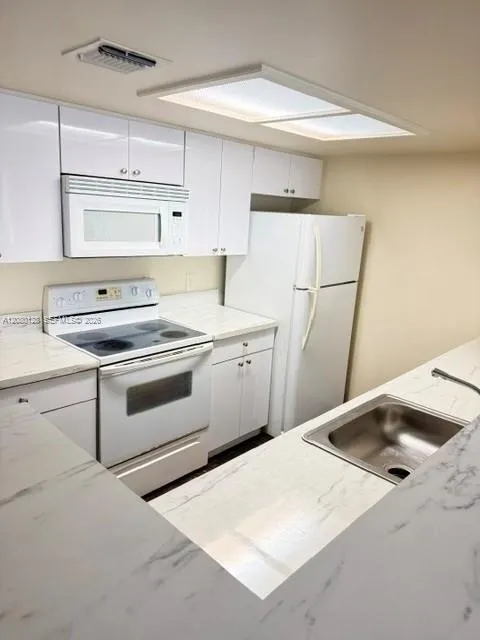 8307 Coral Lake ln #8307 Coral Springs, FL 33065