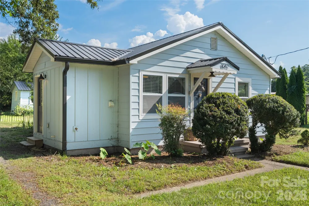 1042 Old US 70 Hwy Highway Black Mountain, NC 28711