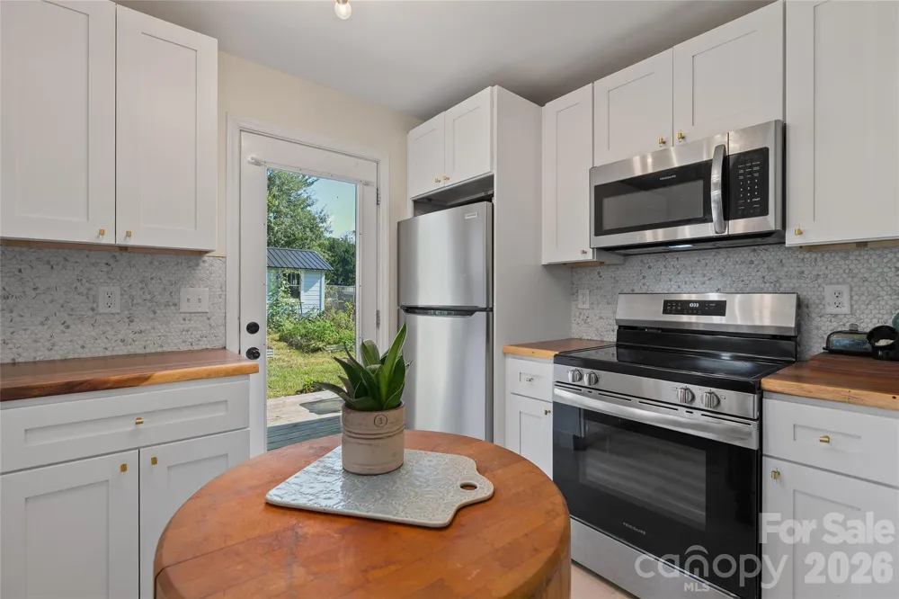 1042 Old US 70 Hwy Highway Black Mountain, NC 28711