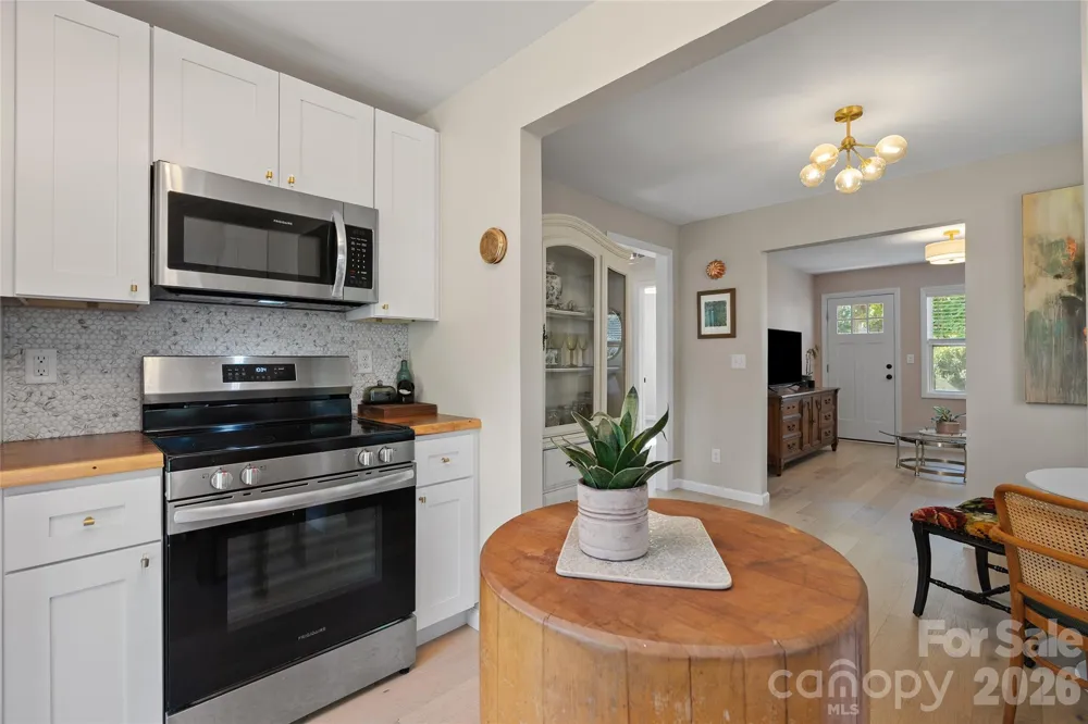 1042 Old US 70 Hwy Highway Black Mountain, NC 28711