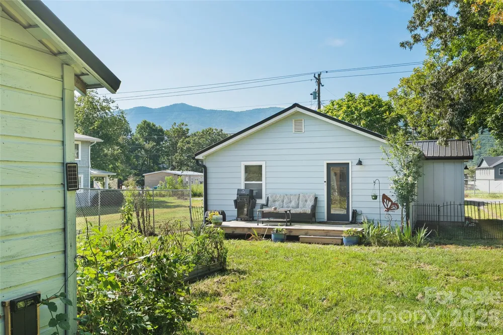 1042 Old US 70 Hwy Highway Black Mountain, NC 28711