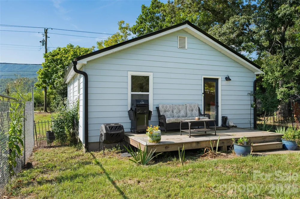 1042 Old US 70 Hwy Highway Black Mountain, NC 28711