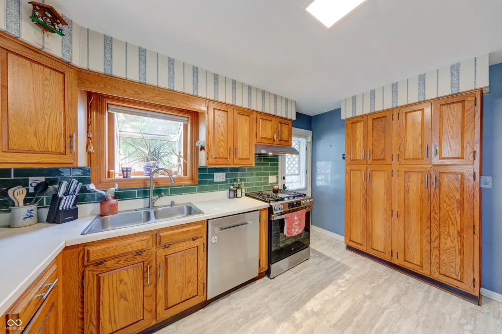 3116 W Torquay Road Muncie, IN 47304