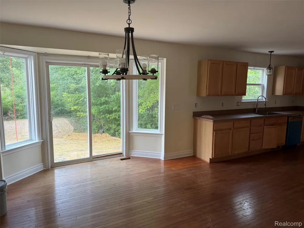 7137 Cambridge Drive Romulus City, MI 48174