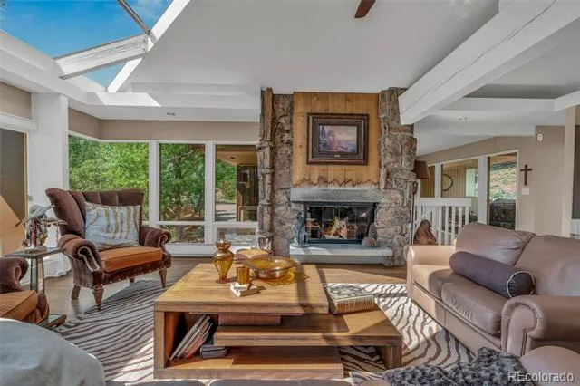 6820 Pike Place Larkspur, CO 80118