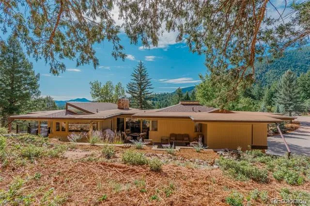 6820 Pike Place Larkspur, CO 80118