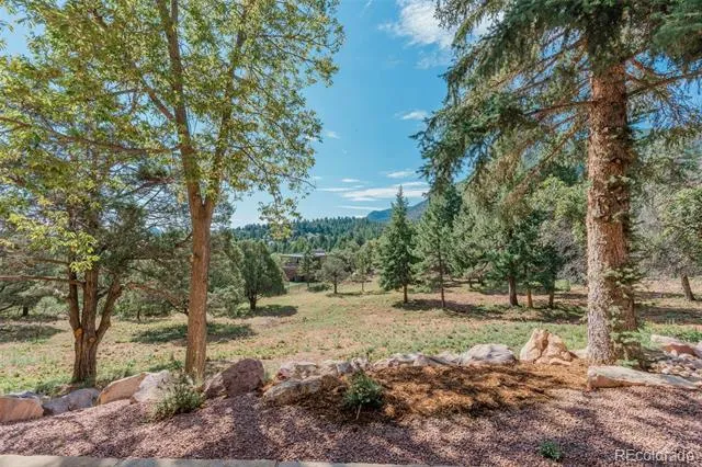 6820 Pike Place Larkspur, CO 80118
