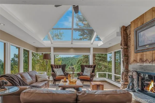 6820 Pike Place Larkspur, CO 80118