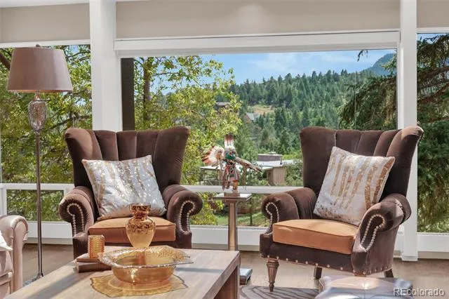 6820 Pike Place Larkspur, CO 80118