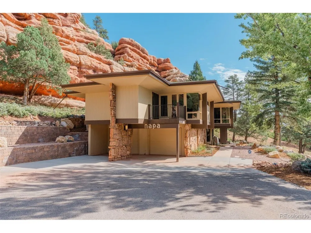6820 Pike Place Larkspur, CO 80118