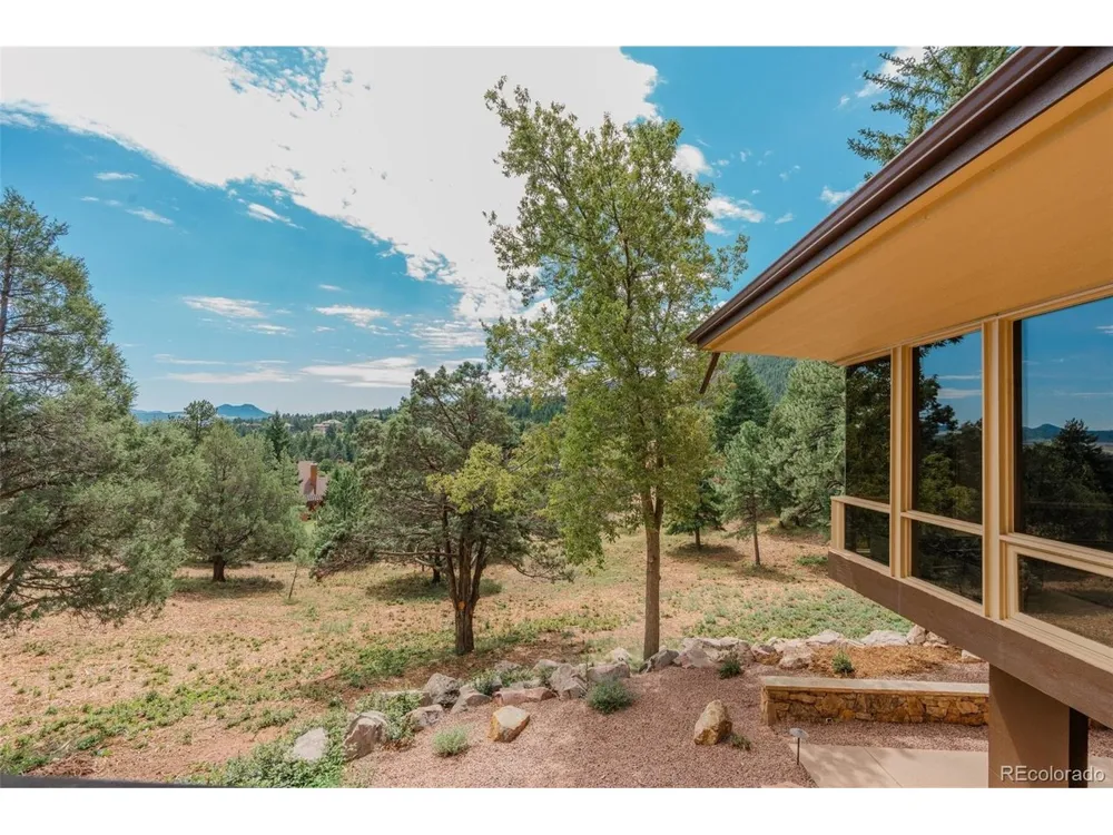 6820 Pike Place Larkspur, CO 80118