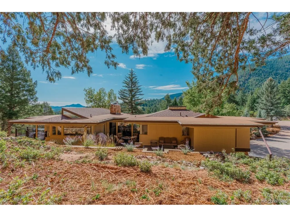 6820 Pike Place Larkspur, CO 80118