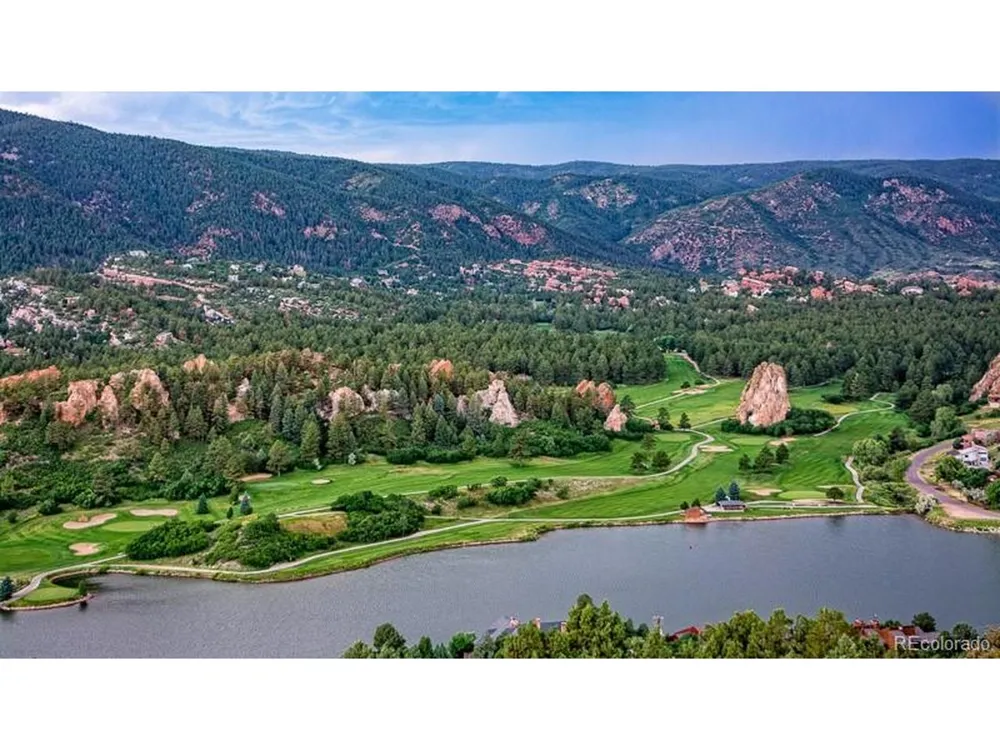 6820 Pike Place Larkspur, CO 80118