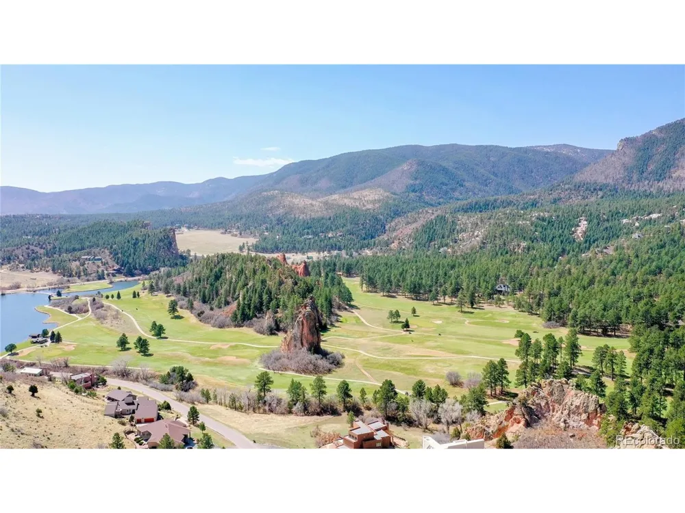 6820 Pike Place Larkspur, CO 80118
