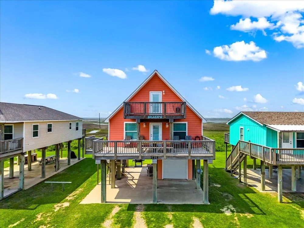 2815 Blue Water Highway Surfside Beach, TX 77541