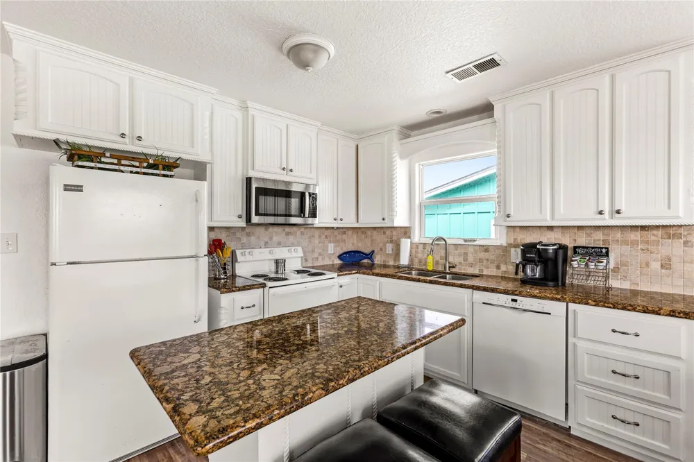 2815 Blue Water Highway Surfside Beach, TX 77541