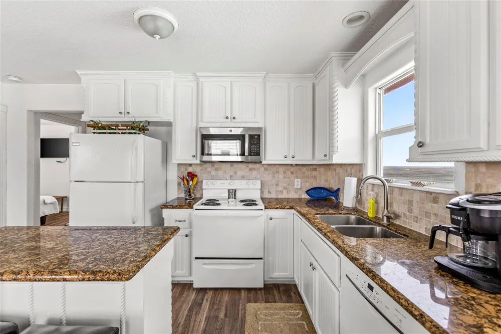 2815 Blue Water Highway Surfside Beach, TX 77541