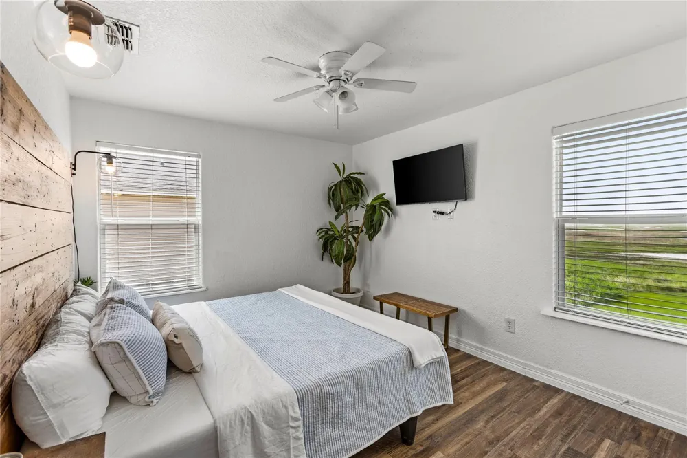 2815 Blue Water Highway Surfside Beach, TX 77541