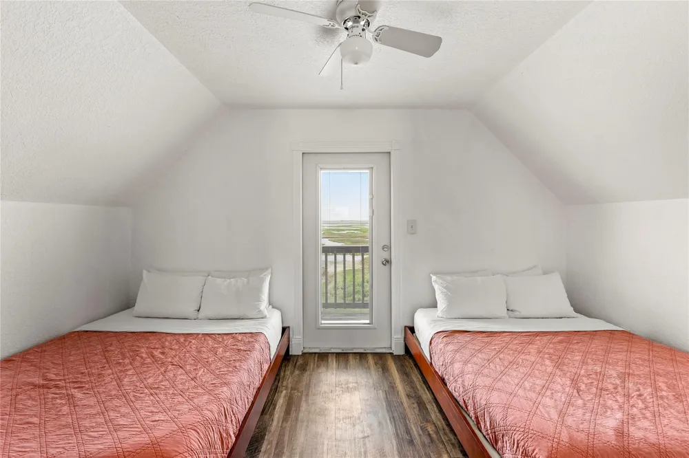 2815 Blue Water Highway Surfside Beach, TX 77541
