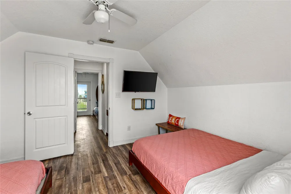 2815 Blue Water Highway Surfside Beach, TX 77541