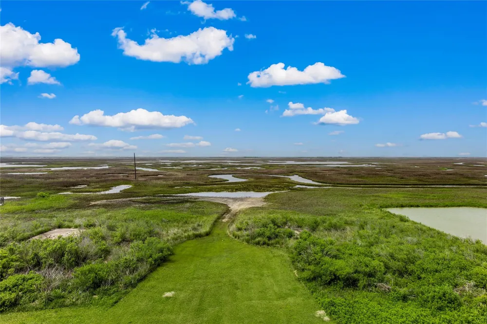 2815 Blue Water Highway Surfside Beach, TX 77541