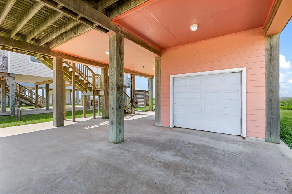 2815 Blue Water Highway Surfside Beach, TX 77541