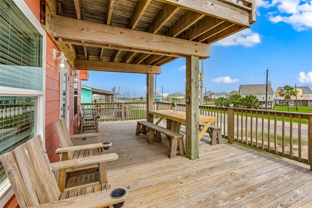 2815 Blue Water Highway Surfside Beach, TX 77541