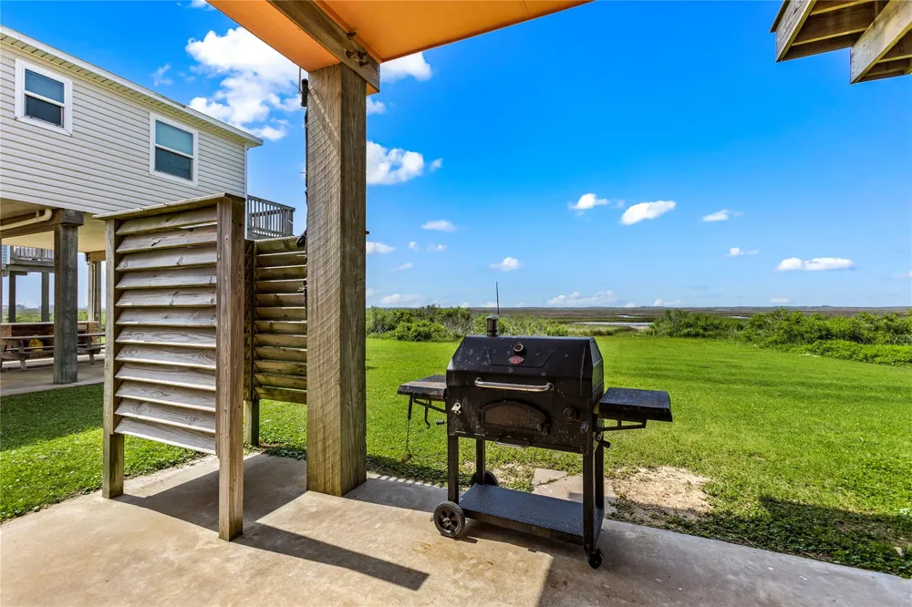 2815 Blue Water Highway Surfside Beach, TX 77541