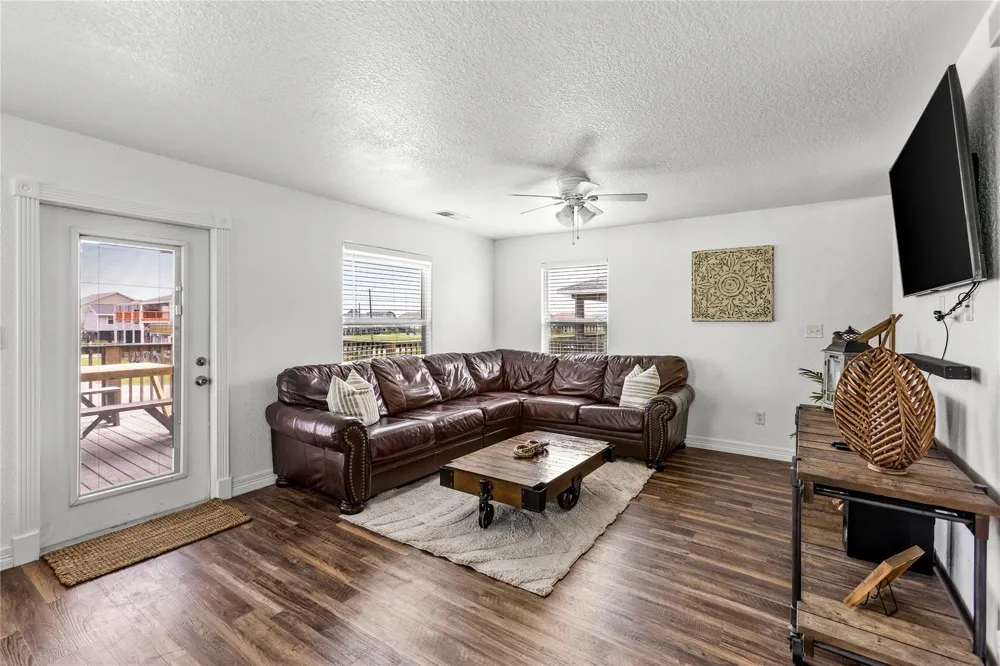 2815 Blue Water Highway Surfside Beach, TX 77541
