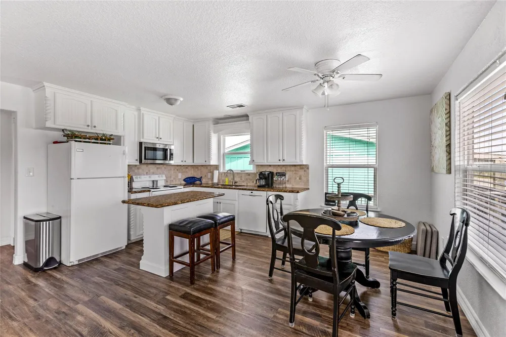 2815 Blue Water Highway Surfside Beach, TX 77541