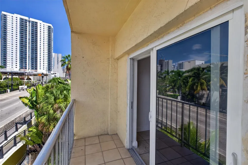 453 SW 2nd St #301C Miami, FL 33130