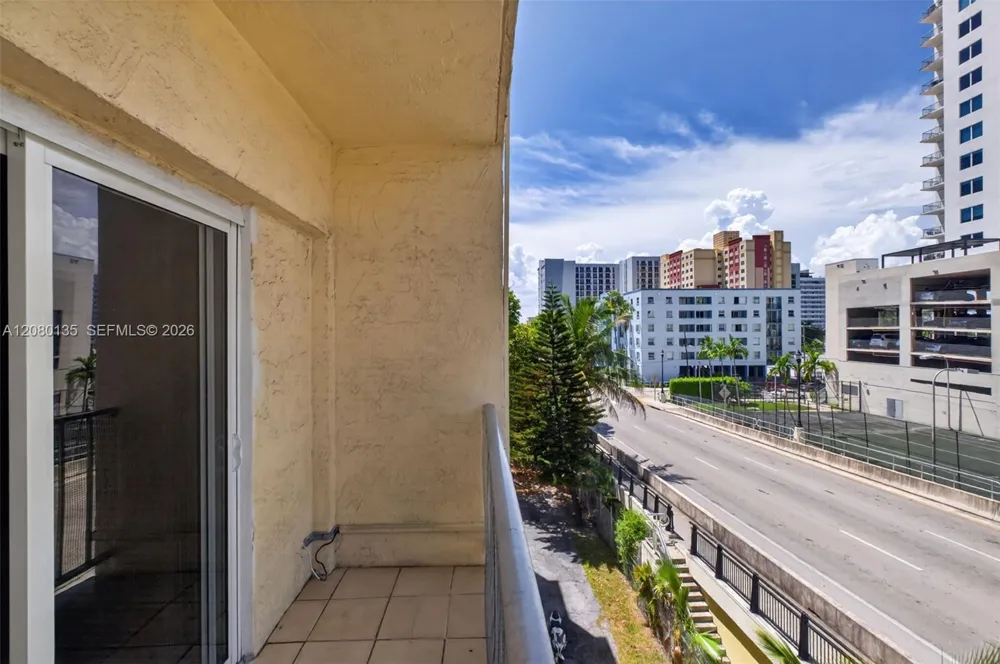 453 SW 2nd St #301C Miami, FL 33130