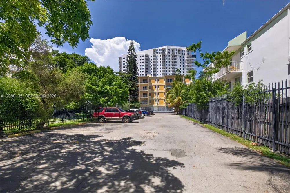 453 SW 2nd St #301C Miami, FL 33130