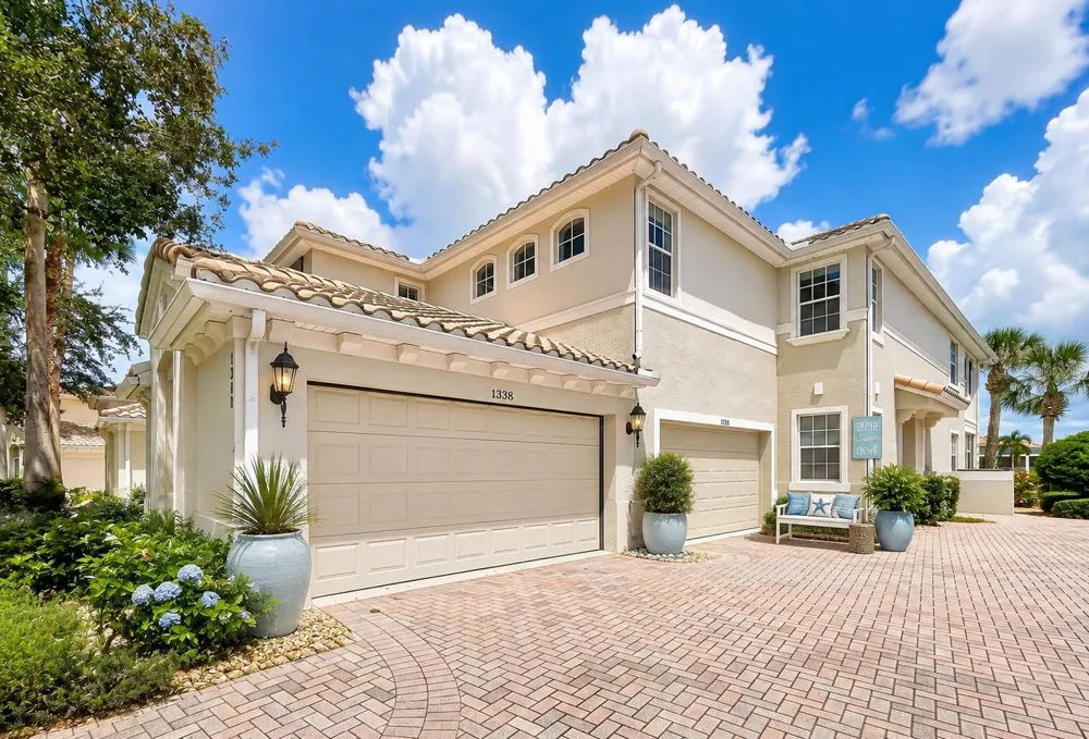 1338 EMERALD DUNES DRIVE #35 Sun City Center, FL 33573