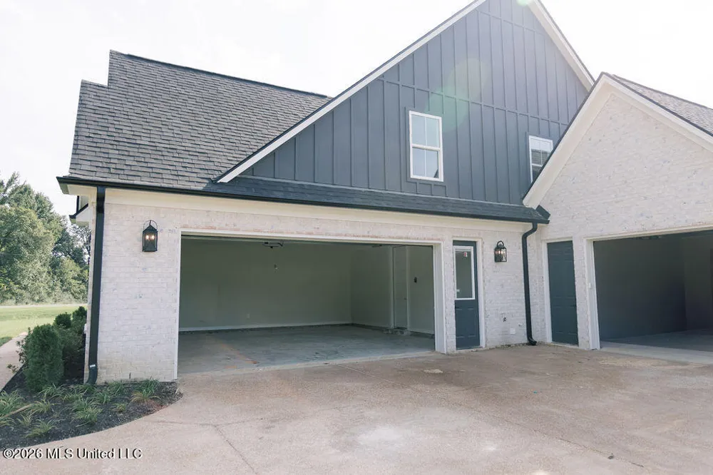 5163 Old Barn Cove Coldwater, MS 38618