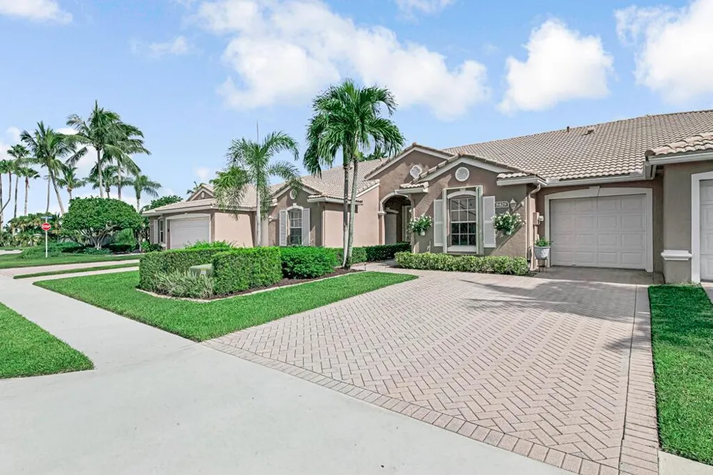 8429 LONG BAY West Palm Beach, FL 33411